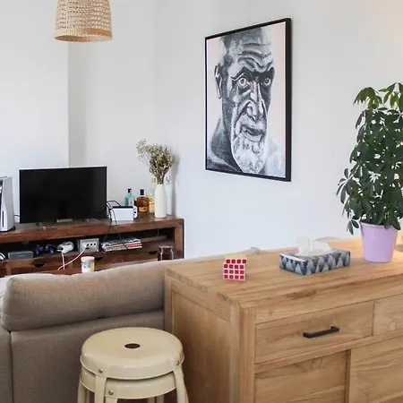 Charming 28m Under The Parisian Roof *