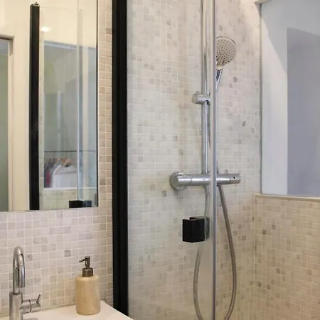 Charming 28m Under The Parisian Roof * Paris